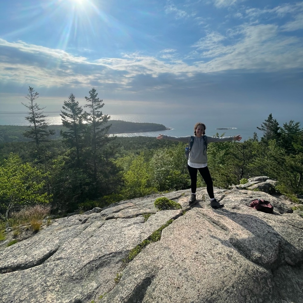 Meet your Posher, Hilary